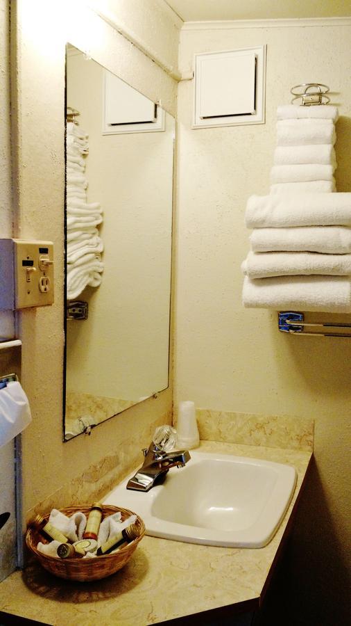 East Glacier Motel & Cabins East Glacier Park Village Bagian luar foto